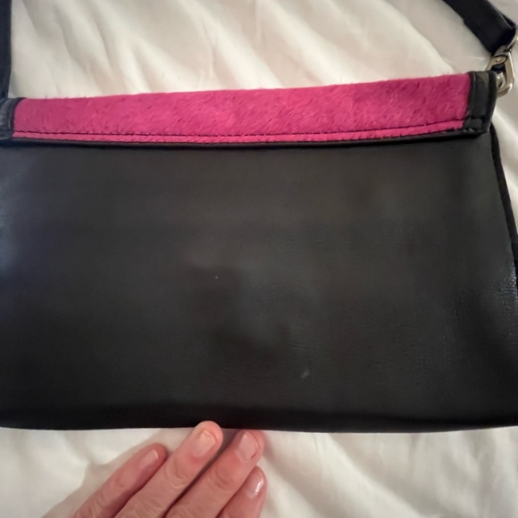 Ladies DDP leather shoulder bag with strap black and pink - Picture 15 of 15